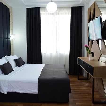 Hotel Comfort Tiranë Ngoại thất bức ảnh