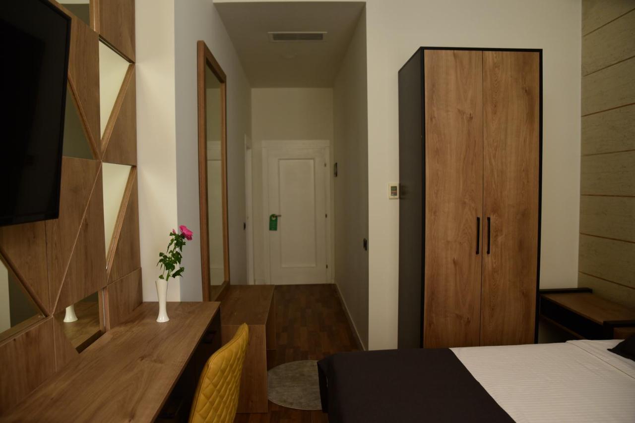 Hotel Comfort Tiranë Ngoại thất bức ảnh