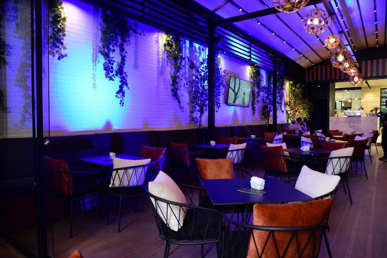 Hotel Comfort Tiranë Ngoại thất bức ảnh