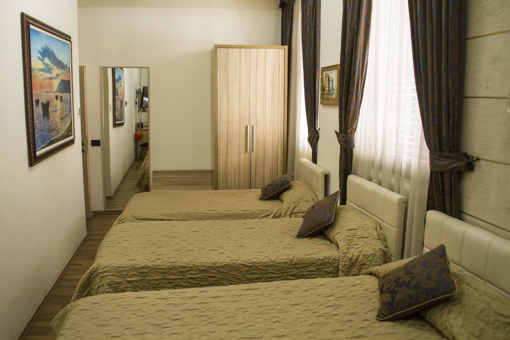 Hotel Comfort Tiranë Ngoại thất bức ảnh