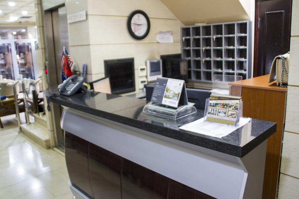 Hotel Comfort Tiranë Ngoại thất bức ảnh