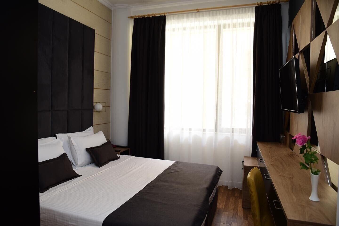 Hotel Comfort Tiranë Ngoại thất bức ảnh
