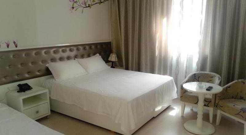 Hotel Comfort Tiranë Ngoại thất bức ảnh
