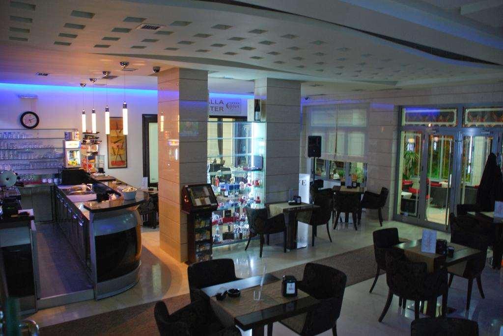Hotel Comfort Tiranë Nhà hàng bức ảnh