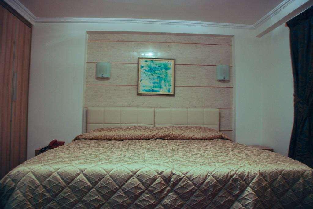 Hotel Comfort Tiranë Phòng bức ảnh